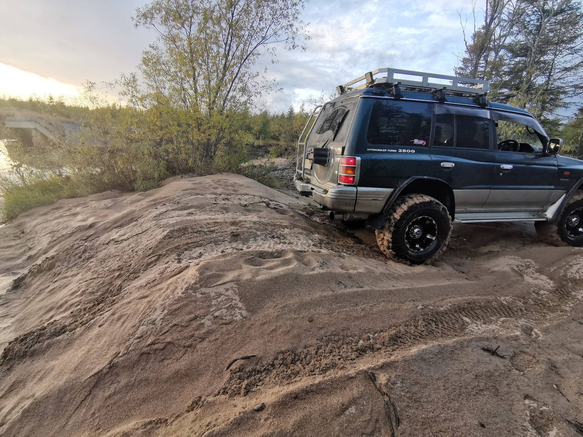 Паджеро на бездорожье видео. Митсубиси Паджеро 2 off Road. Паджеро 3 офф роуд. Митсубиши Паджеро 2 экспедиционик. Mitsubishi Pajero 4 off Road.