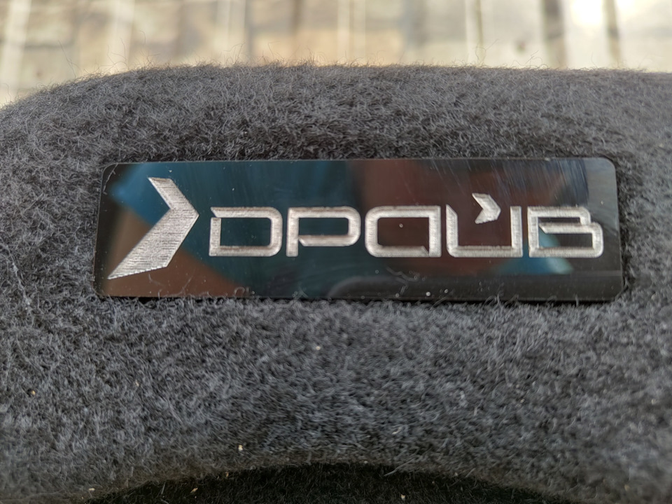 Фирменный логотип Драйв — Nissan X-Trail II (t31)