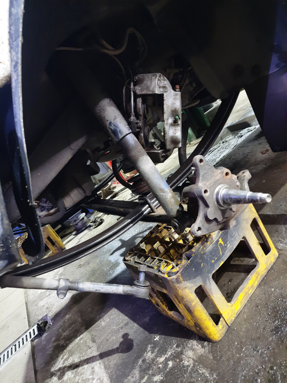 Замена передней балки — Mercedes-Benz T1, 2,9 л, 1992 года | своими ...