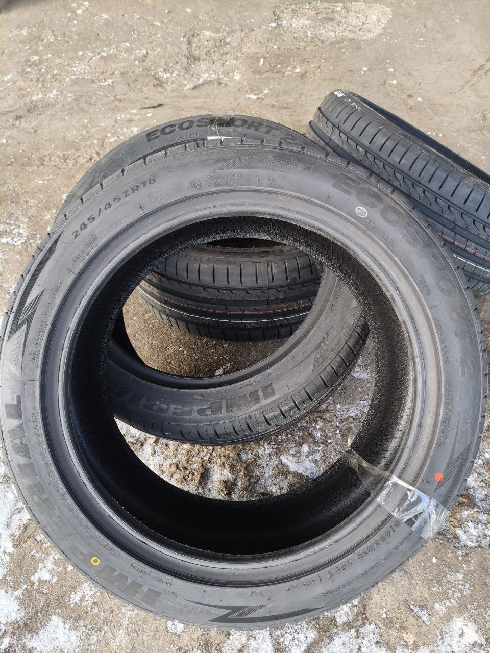 Визуально ровные, резина не жесткая, пальцем слегка давится — Opel Insignia (2G)