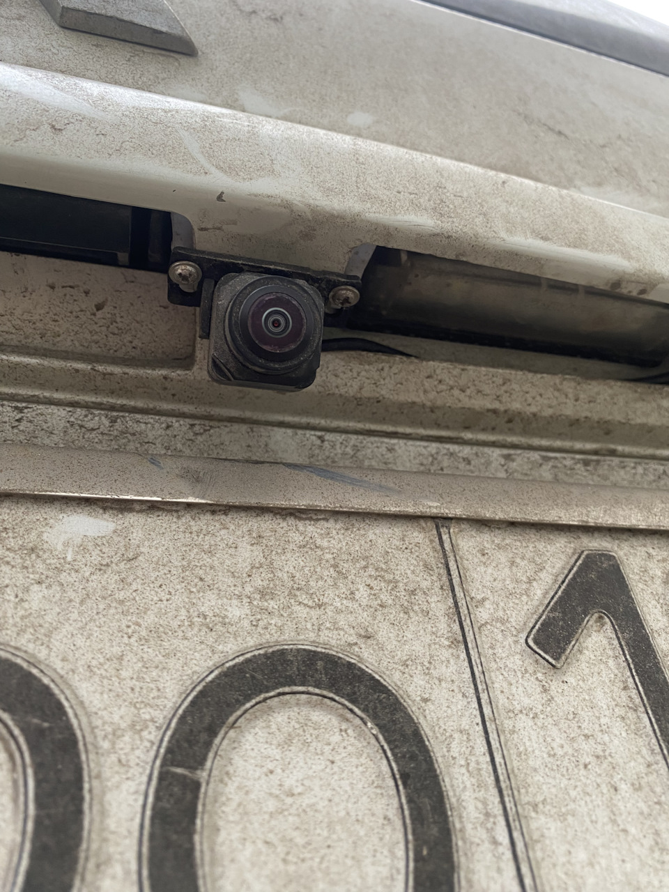 Саморезы вкрутил в пластиковую планку. Родное ничего не сверлил. — Mitsubishi Grandis