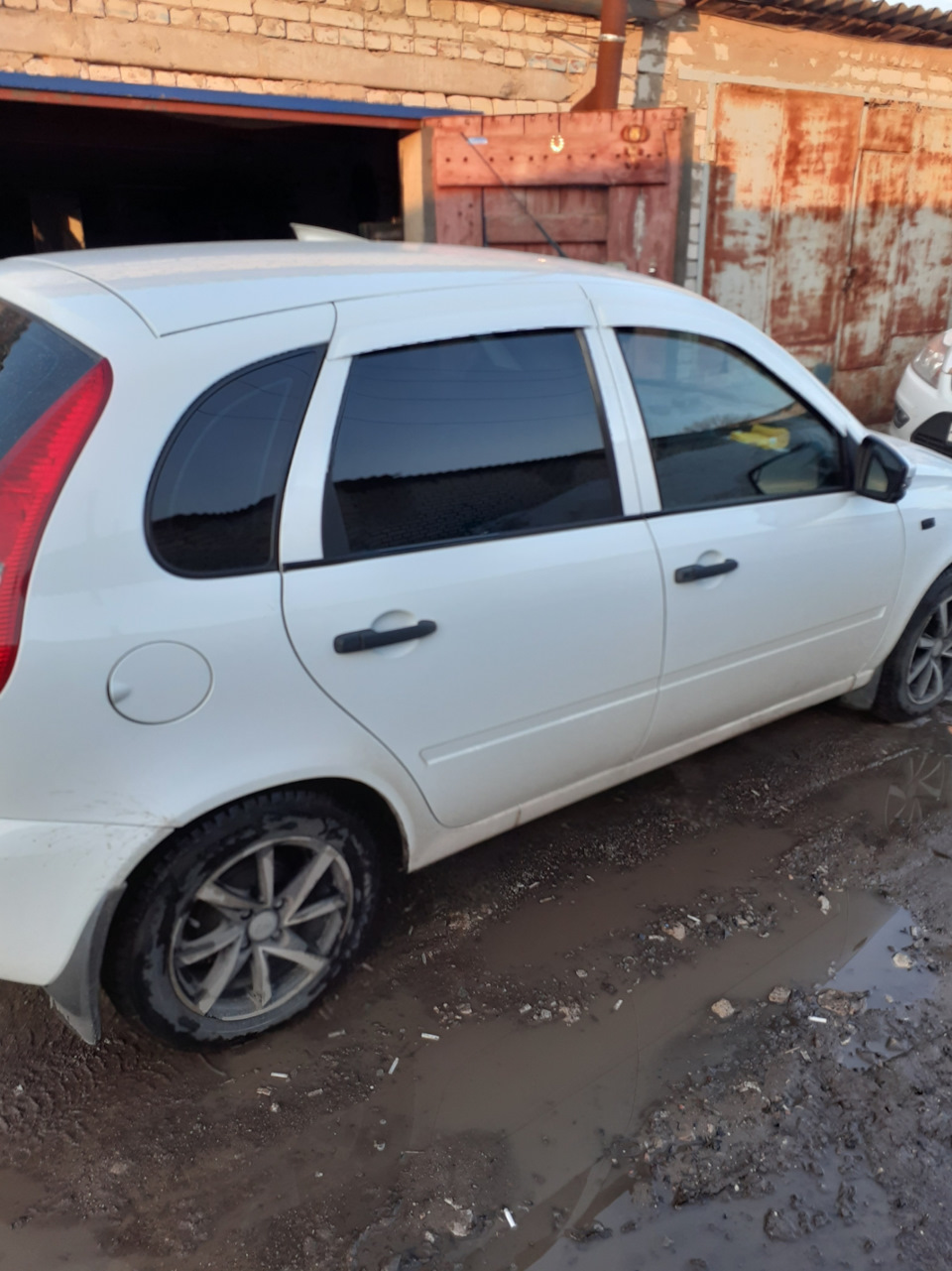 Заклинил правый суппорт — Lada Калина хэтчбек, 1,6 л, 2011 года ...