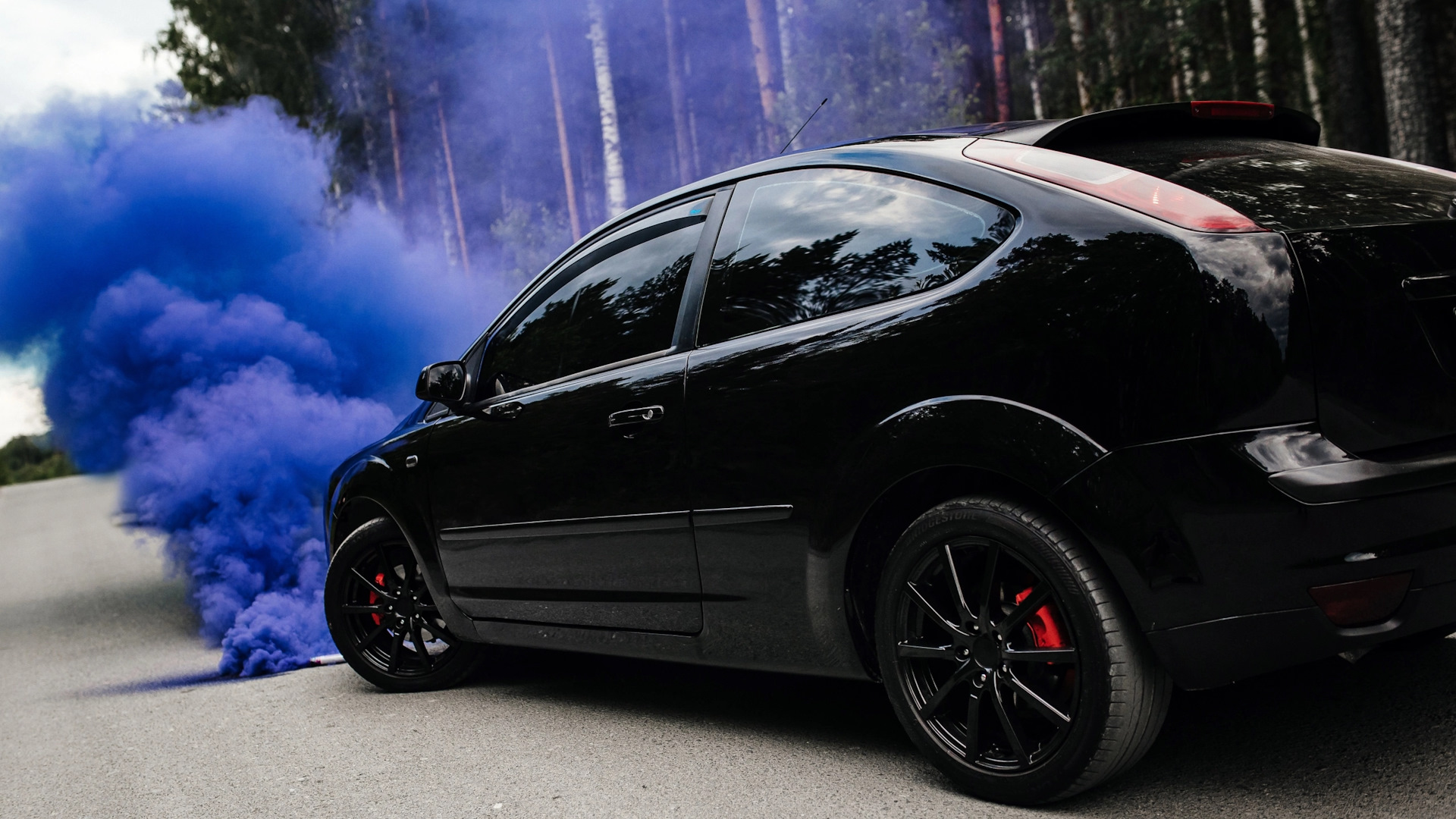 форд фокус 2 черный дым. форд фокус 2 седан фулл блэк. черные диски и на форд 2. грязный форд фокус 2 дорестайлинг. 6 дымит.