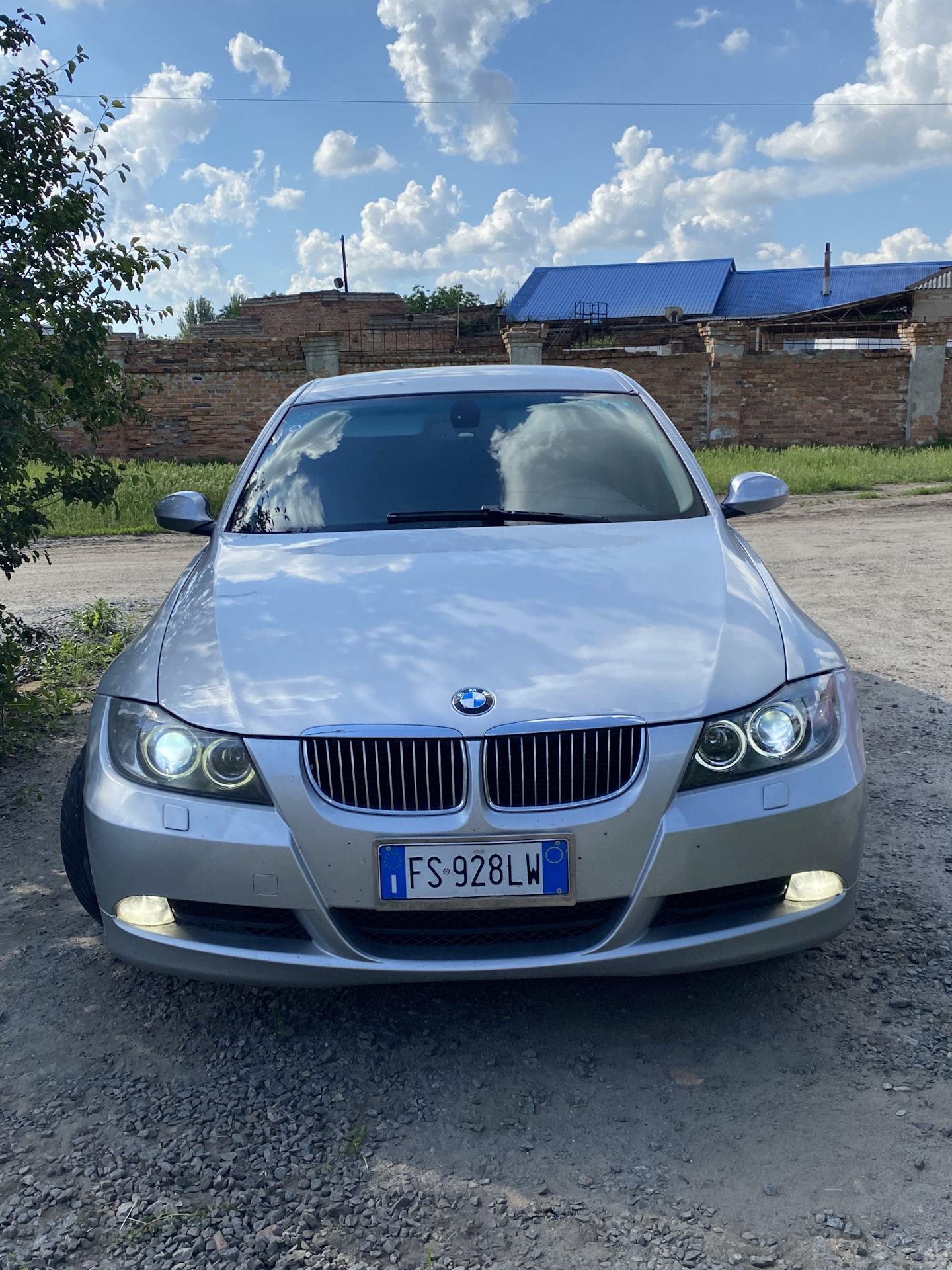 Не горит правый ближний (Снятие фары Е90) - BMW 3 series (E90), 2 л, 2005 года п