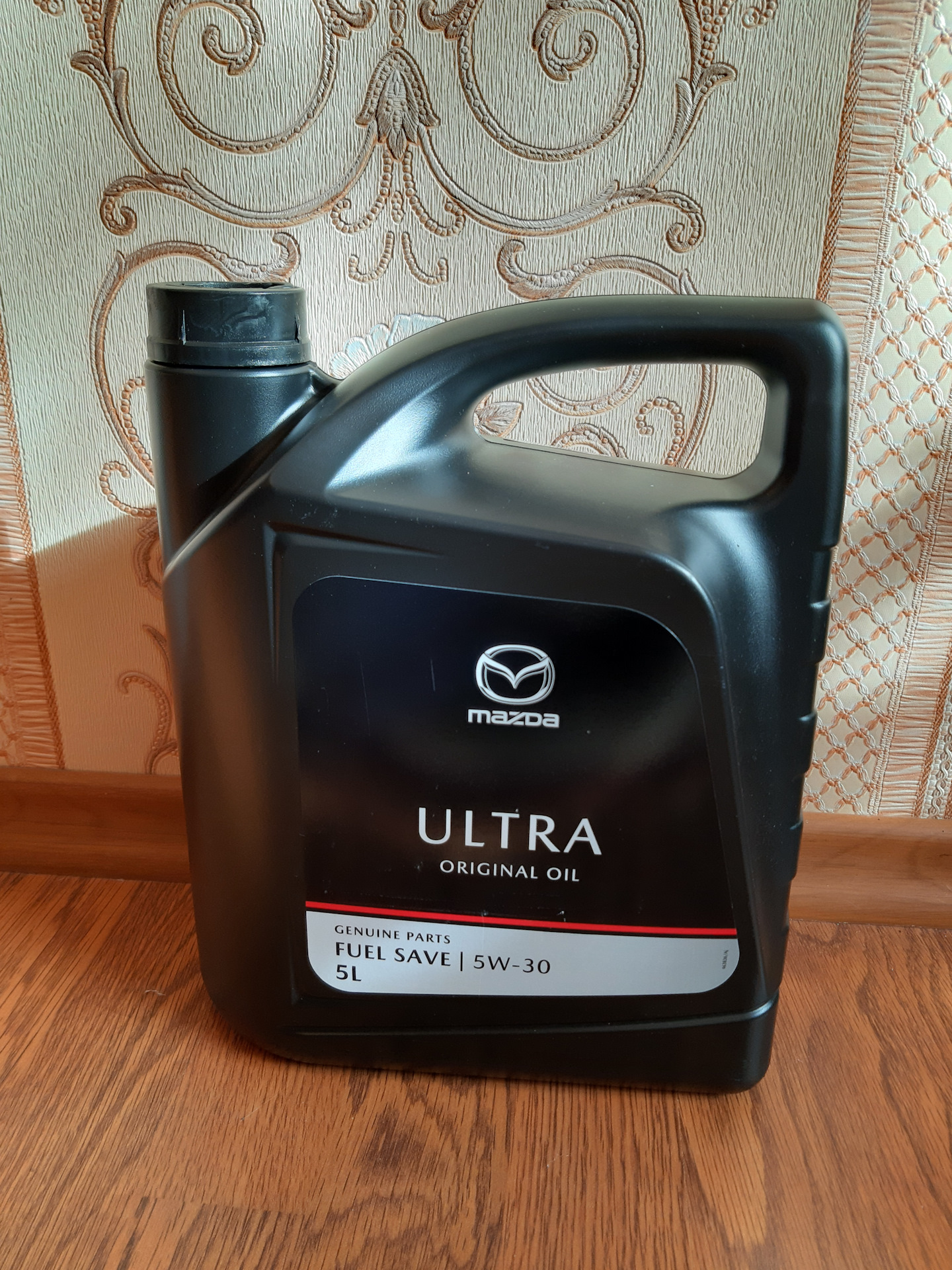 Mazda original oil ultra 5w 30. Оригинальная канистра масло Mazda 5w30. Масло ультра оригинал  Мазда 4 л. Подделка масло Mazda 5w30 1l. Моторное масло оригинал Мазда 6 2019.