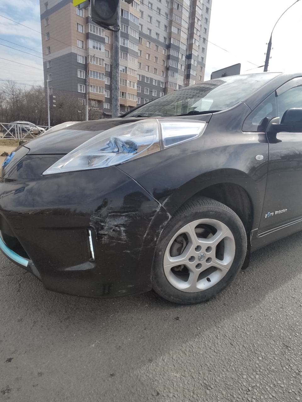 второе ДТП за 15 лет, вот и меня подбили. — Nissan Leaf (1G), 2012 года |  ДТП | DRIVE2