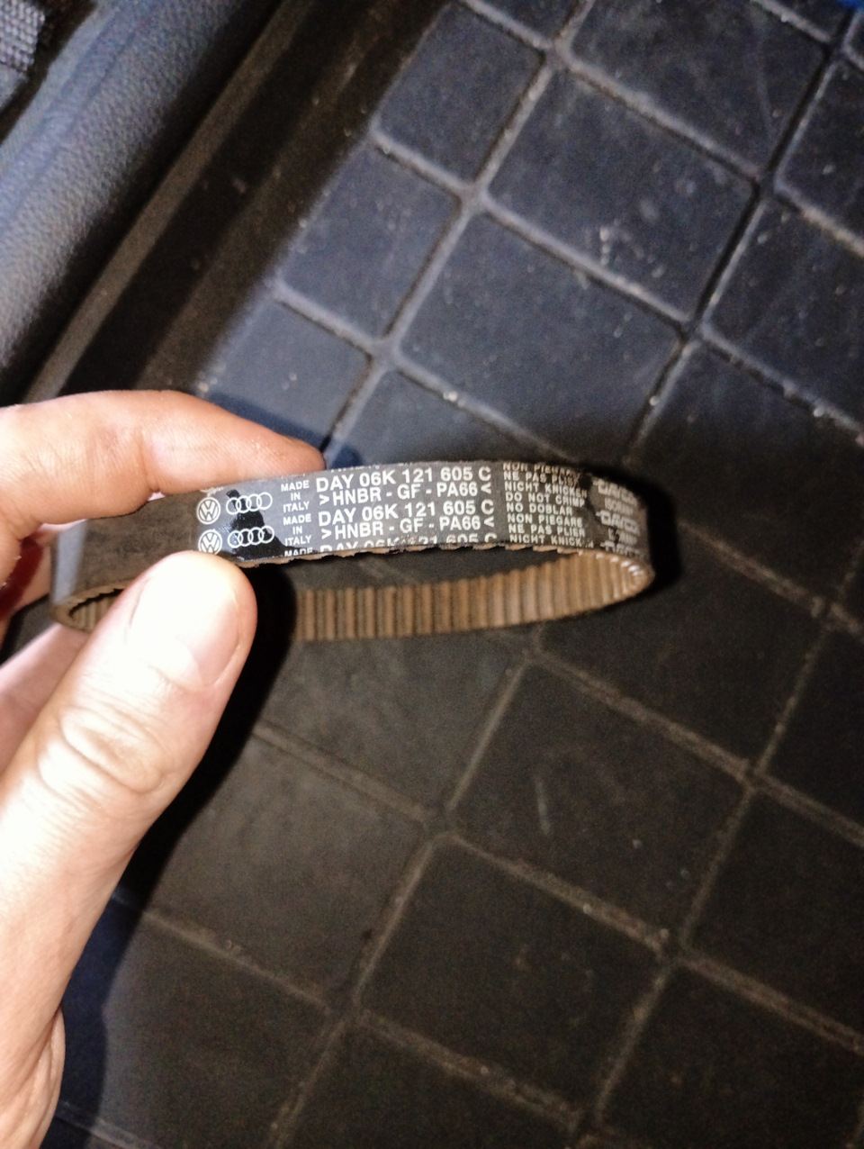 Фото в бортжурнале Skoda Kodiaq (1G). Запчасти на фото: 06K121605C