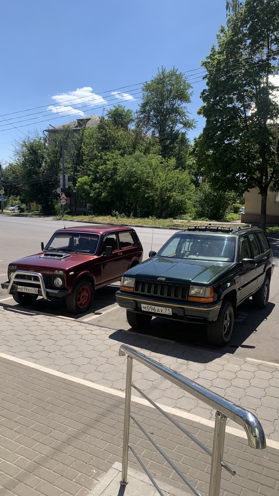 Чирок рядом с другими интересными авто часть 2 — Jeep Grand Cherokee (ZJ),  4 л, 1995 года | встреча | DRIVE2