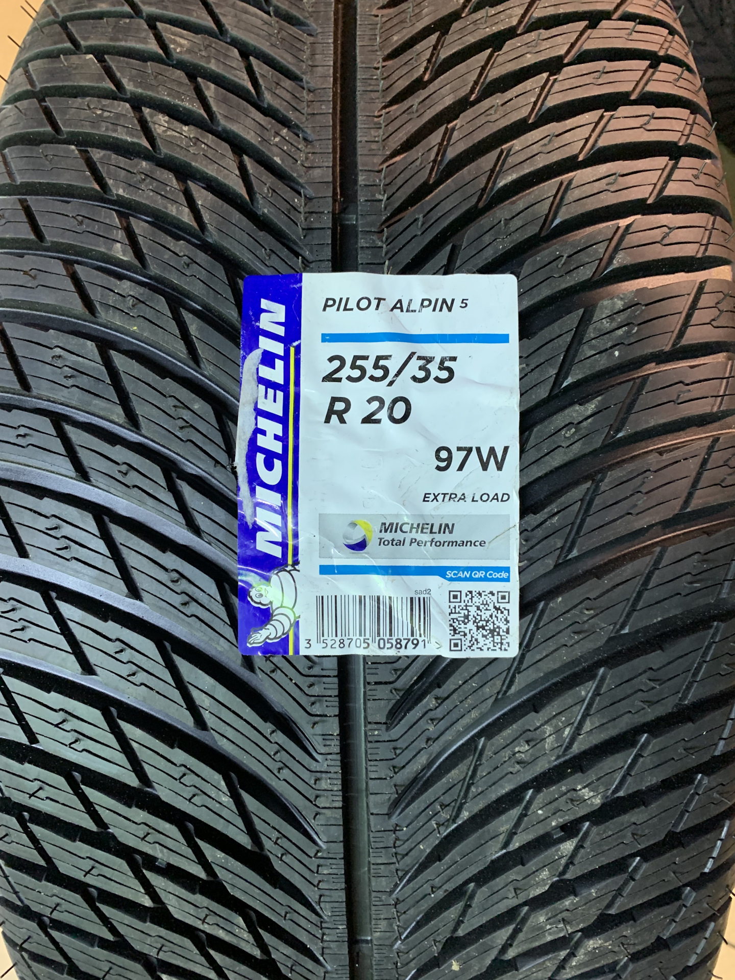 Michelin pilot alpin. Мишлен Pilot Alpin 5. Мишлен пилот альпин 5 зимняя. Мишелин 285/40/21 v 109 Pilot Alpin 5 XL. 285/40*21 109v Michelin Pilot Alpin 5 SUV.