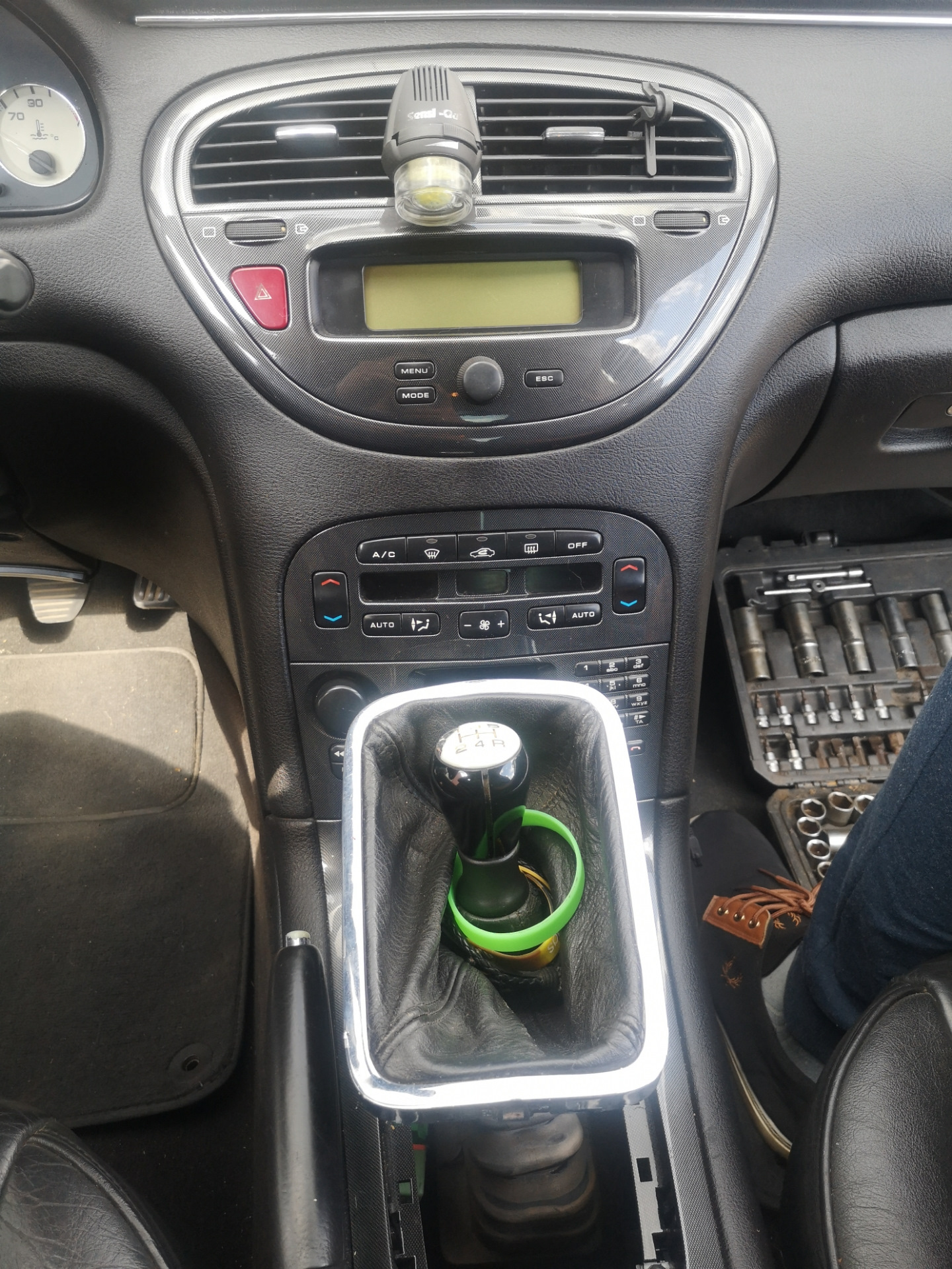 Магнитола пежо 607 2. Магнитола пежо 607. Пежо 607 магнитола. Peugeot 607 магнитола android. Штатный магнитофон пежо 607.