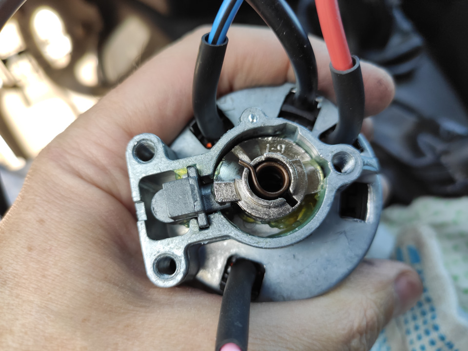 zYAAAgJyx A 960 Как вставить личинку замка зажигания