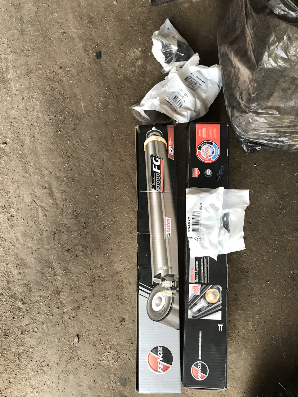 Замена задних амортизаторов. — Peugeot 206, 1,4 л, 2004 года | своими ...