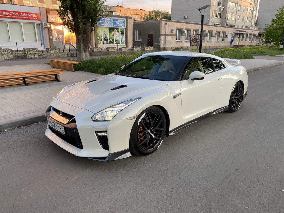 Автору 35. Nissan gt-r i Рестайлинг 3. Nissan GTR r35 Рестайлинг белый. Ниссан ГТР 3 Рестайлинг. Nissan gt-r 2016.