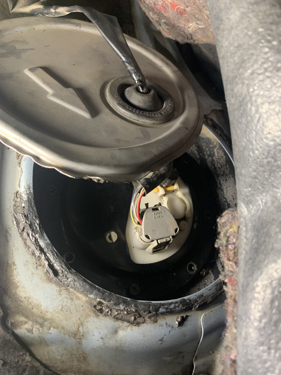 Перед тем как одевать крышку зачистил все и нанёс новый герметик — Toyota Allion (T240)