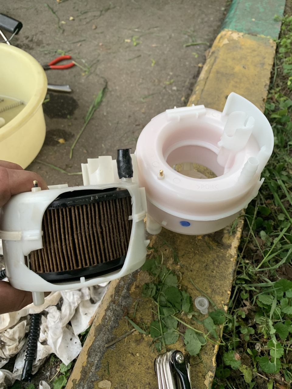 Замена фильтров в топливном насосе — Infiniti QX56 (2G), 5,6 л, 2012 ...