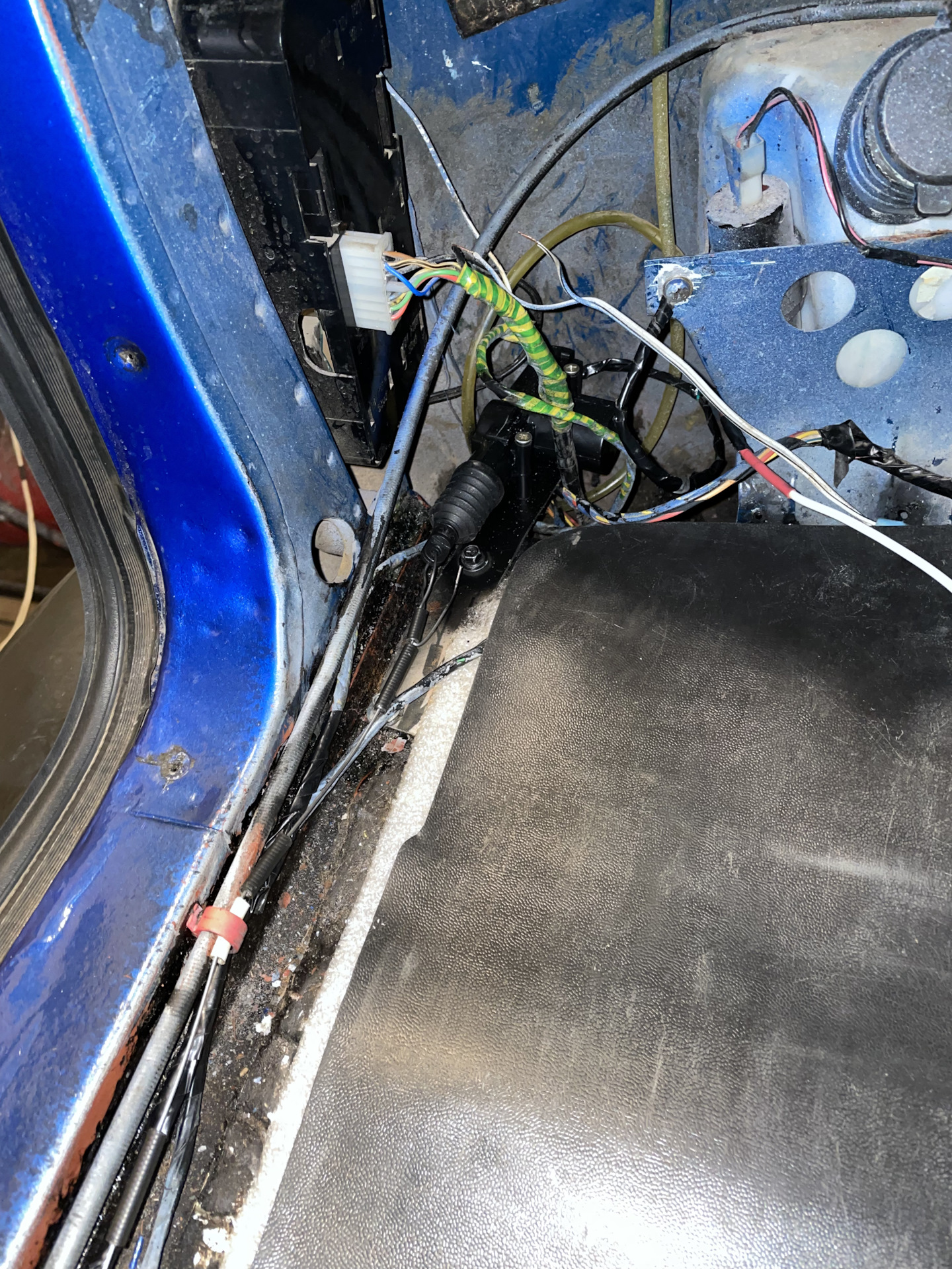 Установка центрального замка в ниву. — Lada 4x4 3D, 1,7 л, 2012 года ...