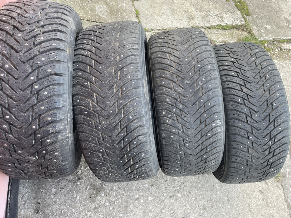 Шины зимние шипованные Nokian 235/55 R17 на BMW 7 series (E38), Honda ...
