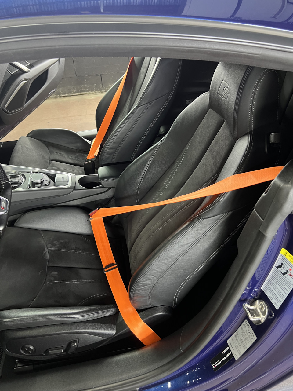 Цветные ремни безопасности — Audi TT (3G), 2 л, 2015 года | стайлинг ...