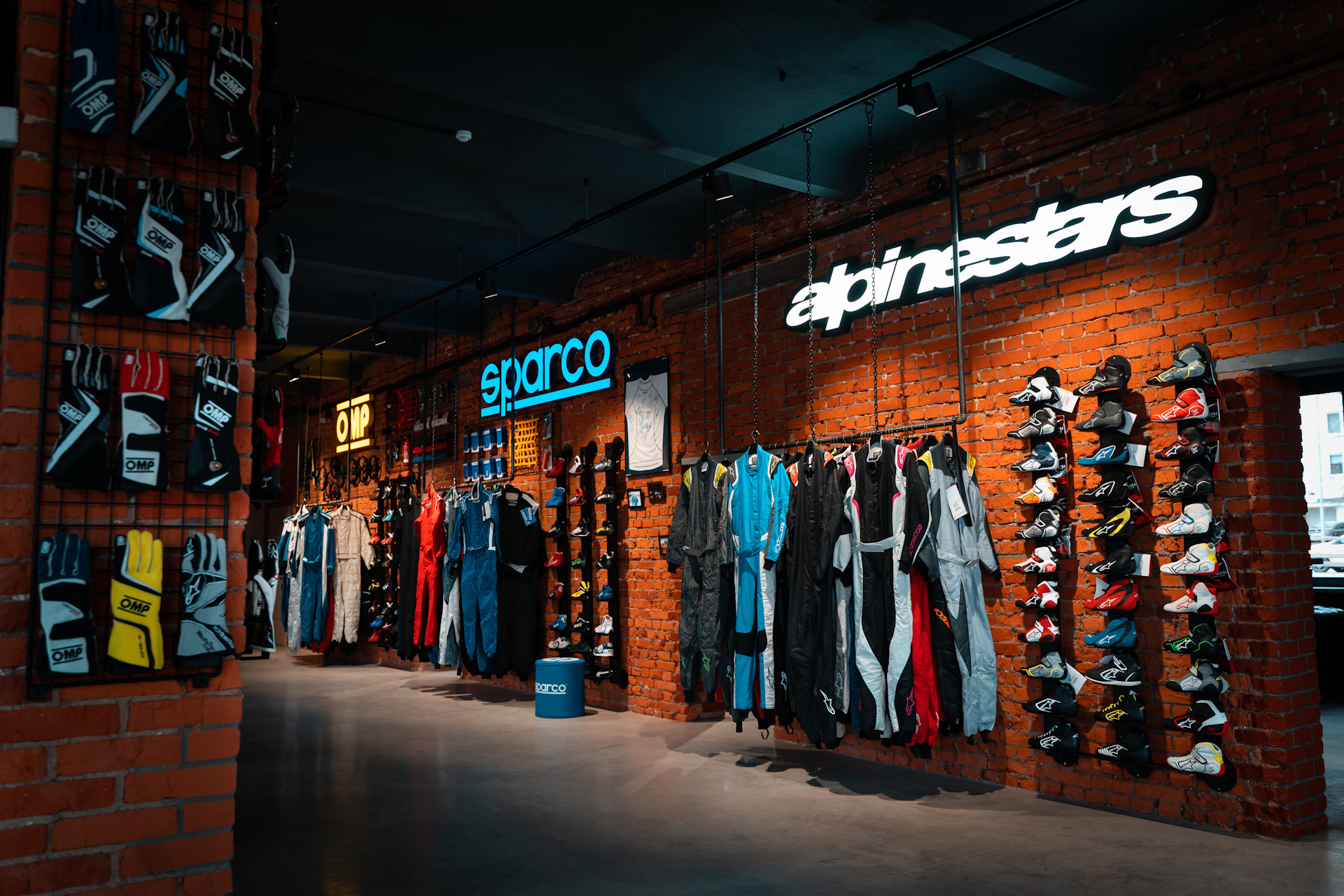 Atom приложение на андроид. Atomic store. Atomic store. Горные лыжи atomic redster s9. Атомик шоп.