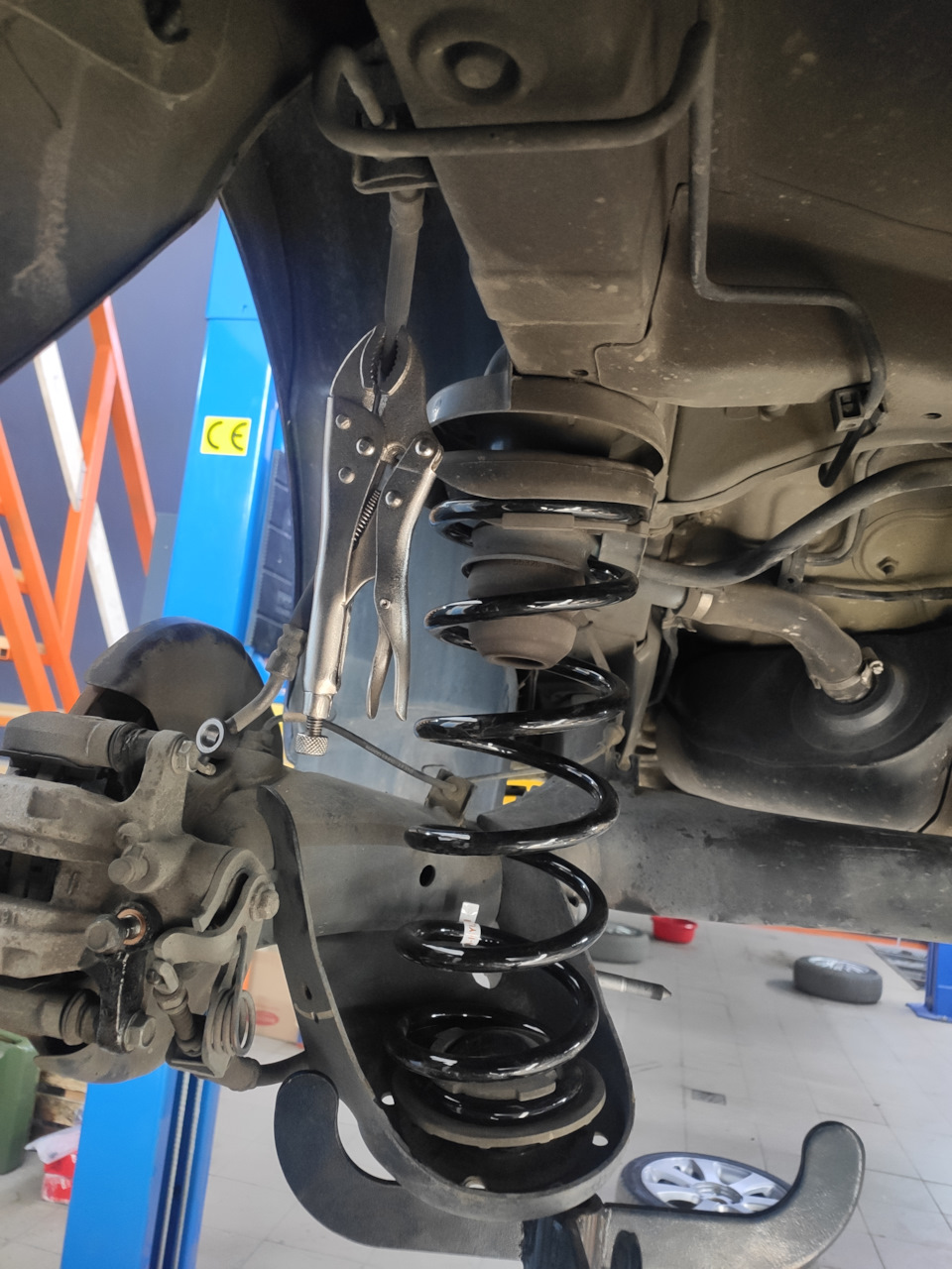Усиленные пружины + стойки KYB — Hyundai Elantra (5G), 1,8 л, 2012 года ...