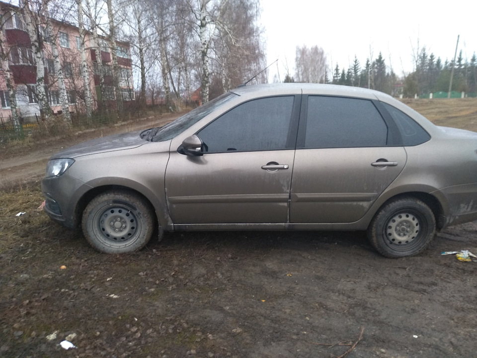 Надпись гранта и передние боковые стекла — Lada Гранта (2G) FL, 1,6 л ...