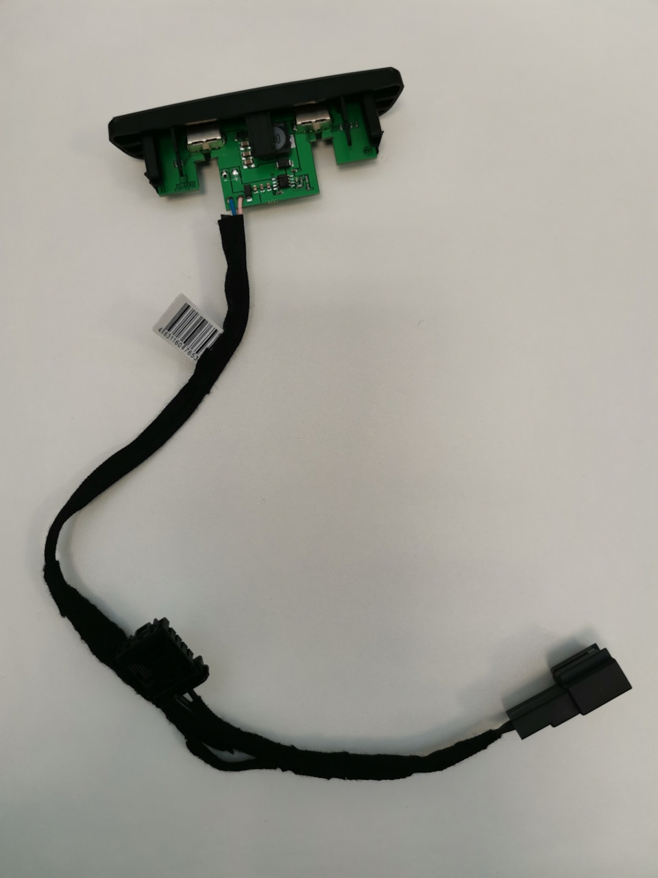 USB в подлокотник, артикул разъёма — Lada Vesta (NG), 1,6 л, 2024 года ...
