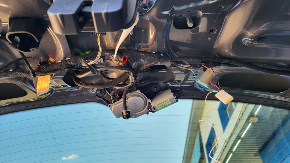 Закрытие крышки багажника с кнопки водительской двери или ключа — Audi ...