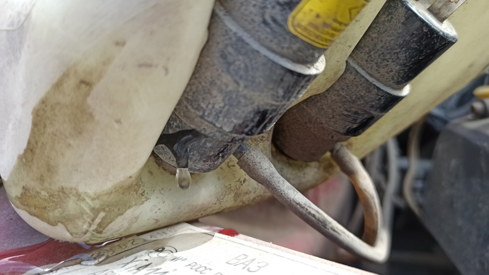 Замена лампы ближнего света и насоса омывателя лобового стекла и ...