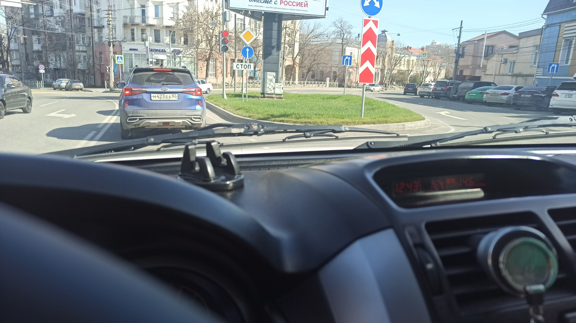 18+. Пока жарит, надо клеить. Дефлекторы на окна. — Suzuki Grand Vitara ...