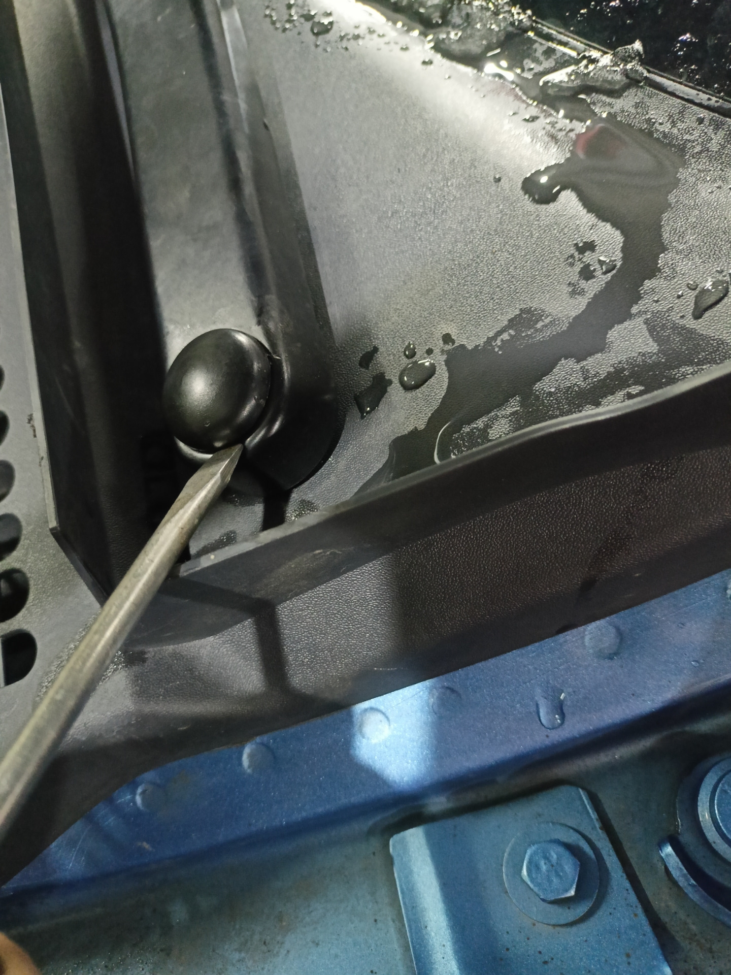 Регулировка поводков дворников — Skoda Rapid (1G), 1,6 л, 2015 года ...