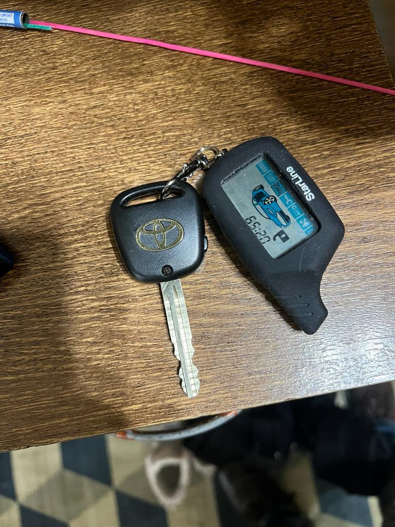 Замена ключа и лампочек в задних фонарях — Toyota Caldina (241), 2 л ...