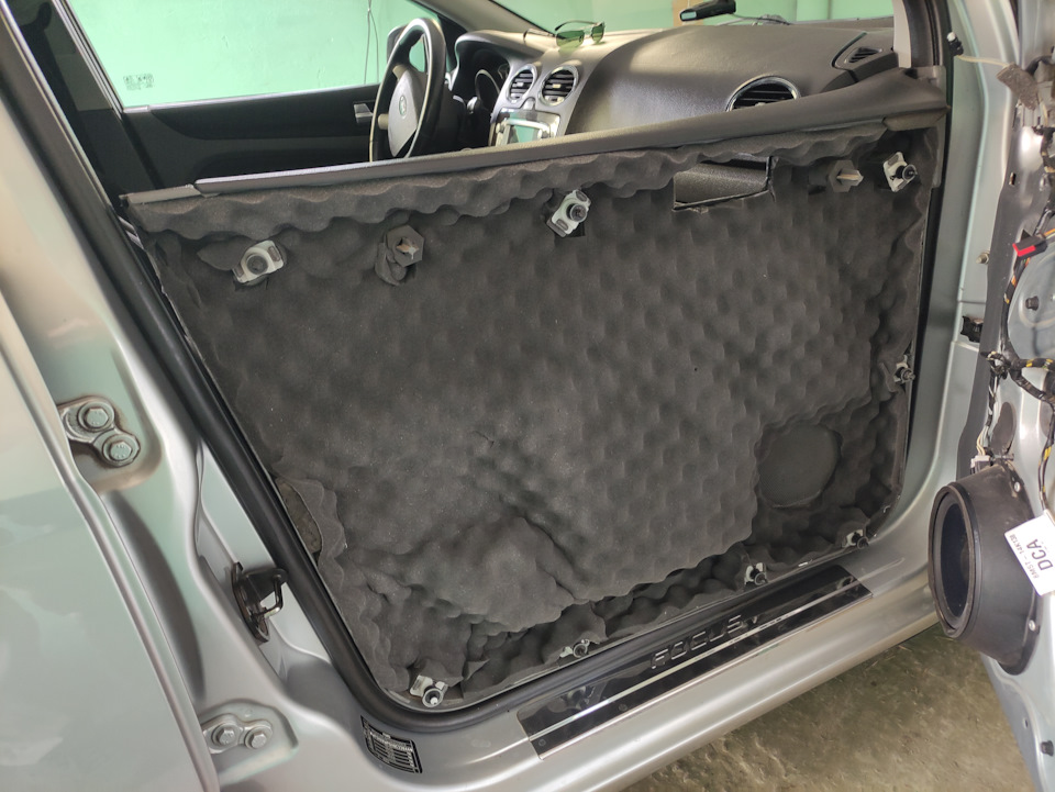 Акустический поролон в дверные карты. — Ford Focus II Sedan, 1,8 л ...