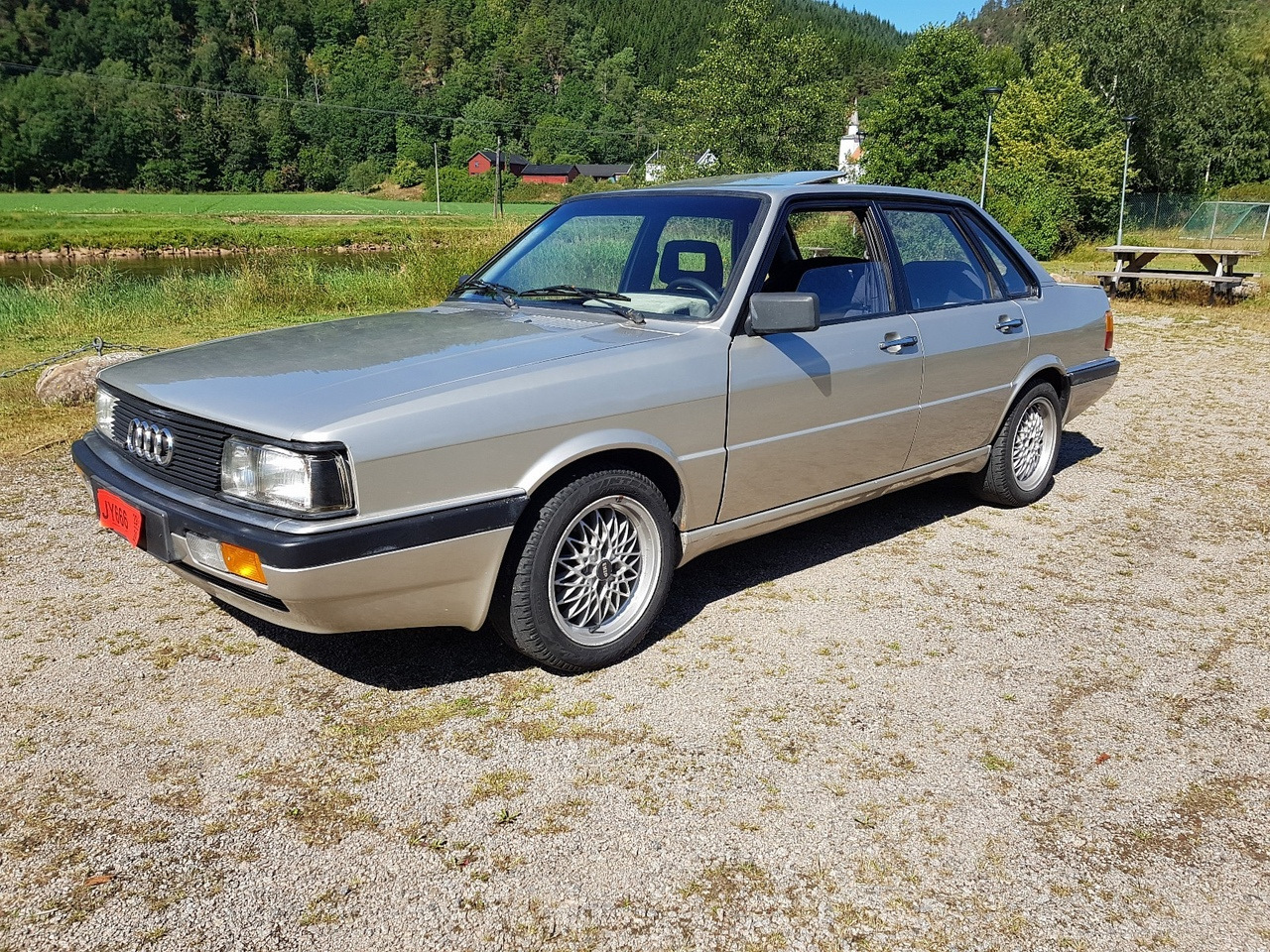 Фото 86 года. Audi 90 b2. Ауди 90 b2 quattro. Audi 90, 1983 кватро. Audi 90 b2 золотистый.