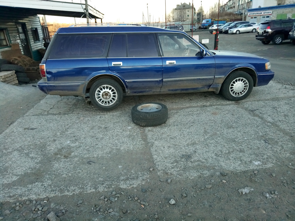 toyota crown s130 wagon