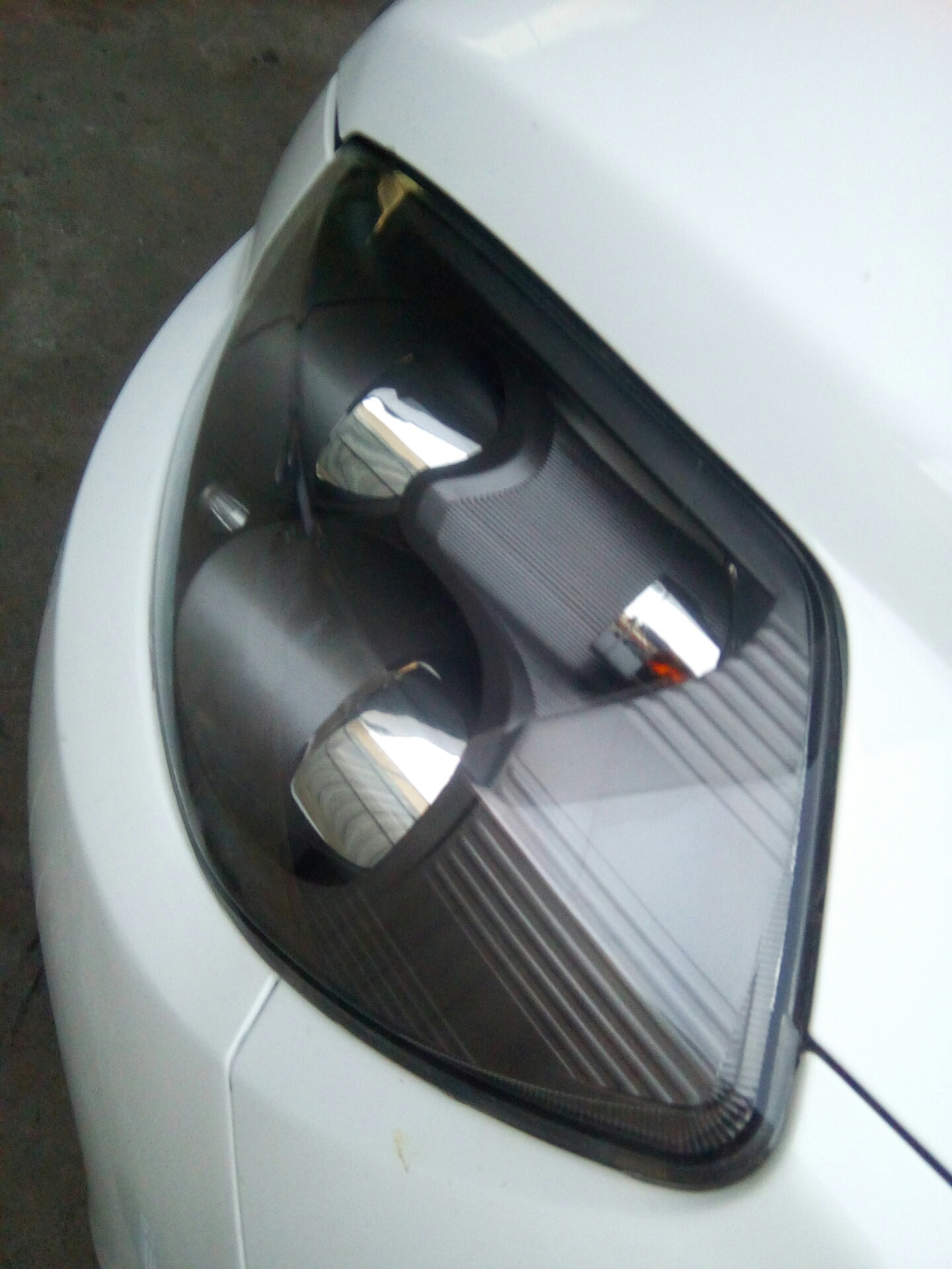 Помутнела одна фара — Geely Emgrand X7, 2 л, 2016 года | визит на ...