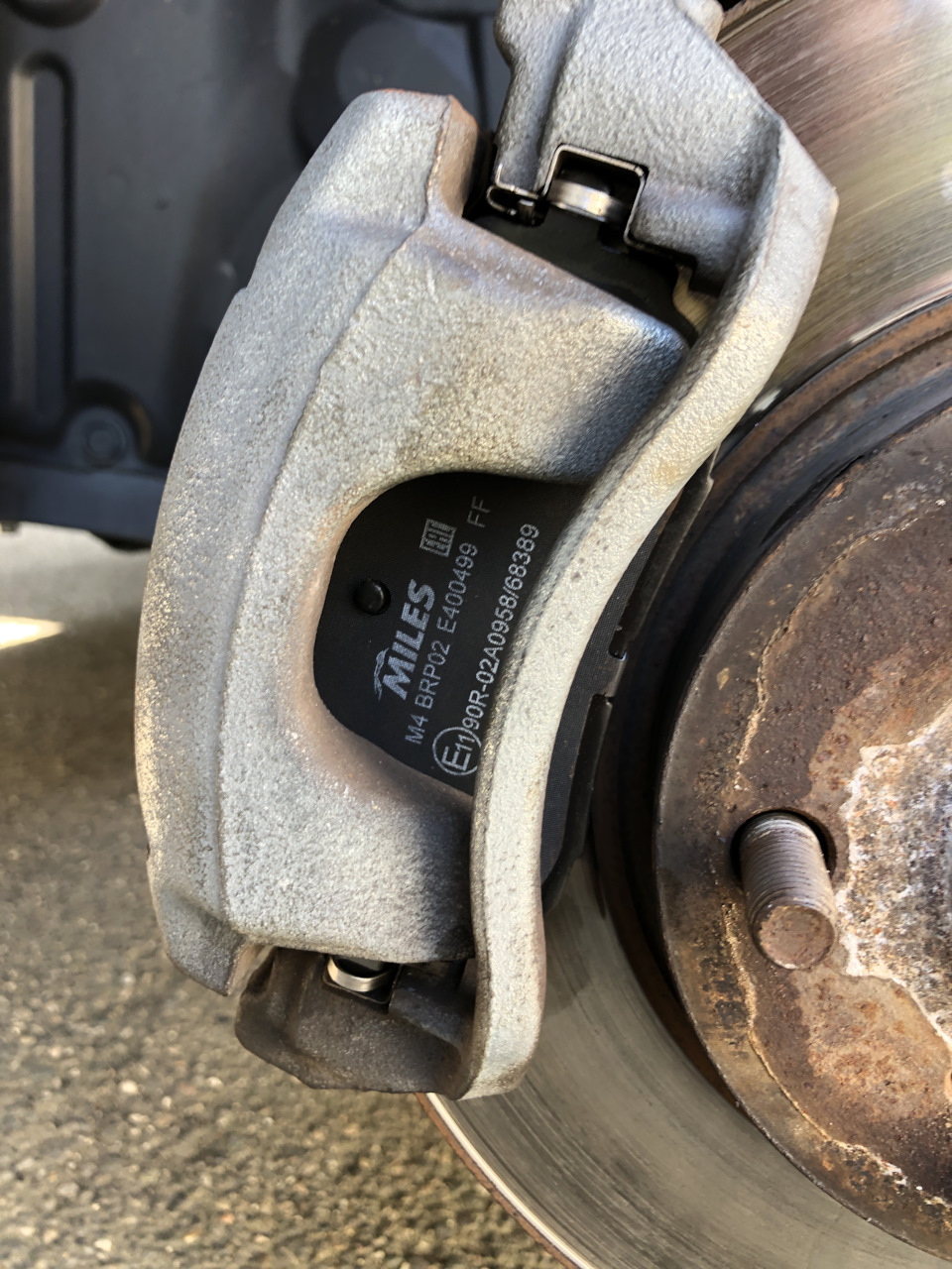 Фото в бортжурнале Toyota Corolla (160). Запчасти на фото: MILES, E400499