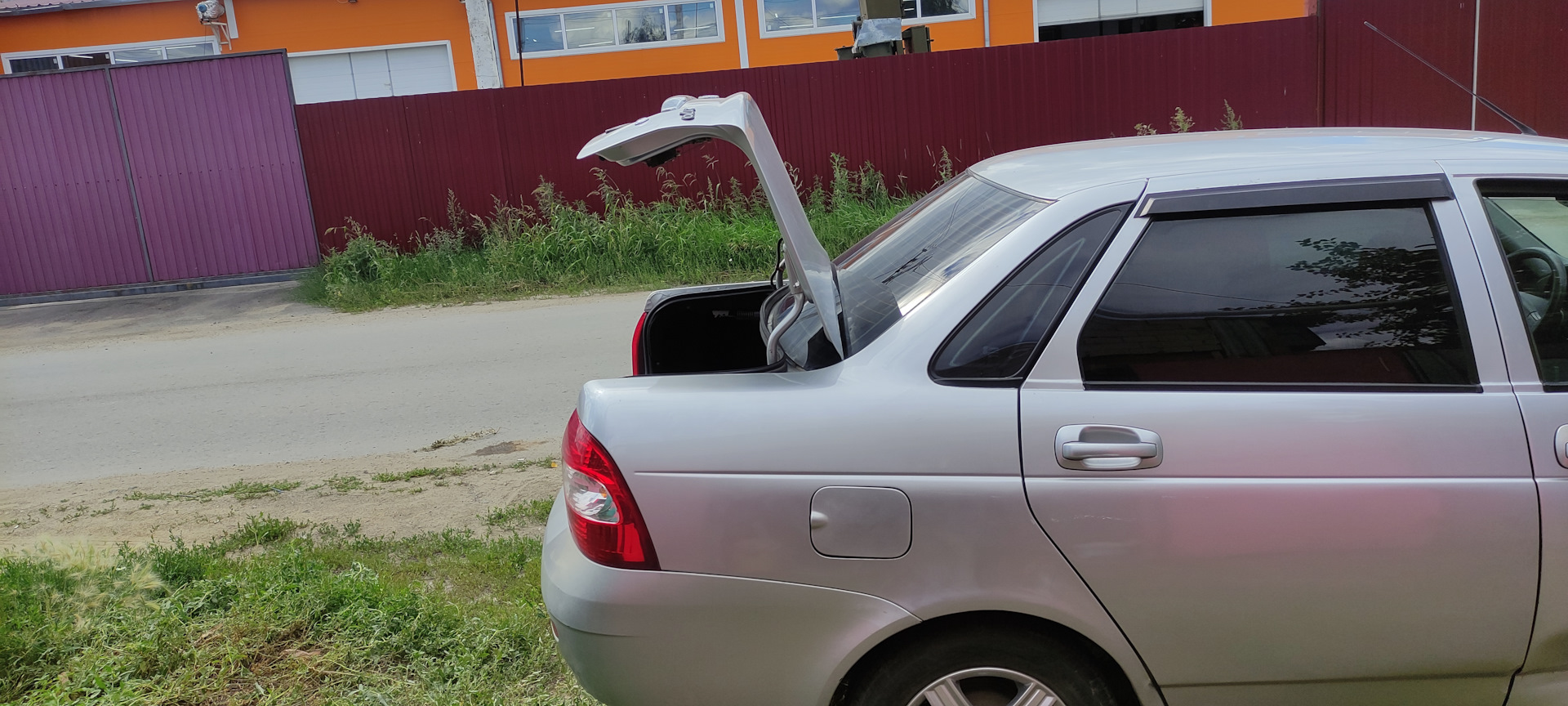 Дребезг крышки багажника Приора седан: решено — Lada Приора седан, 1,6 ...