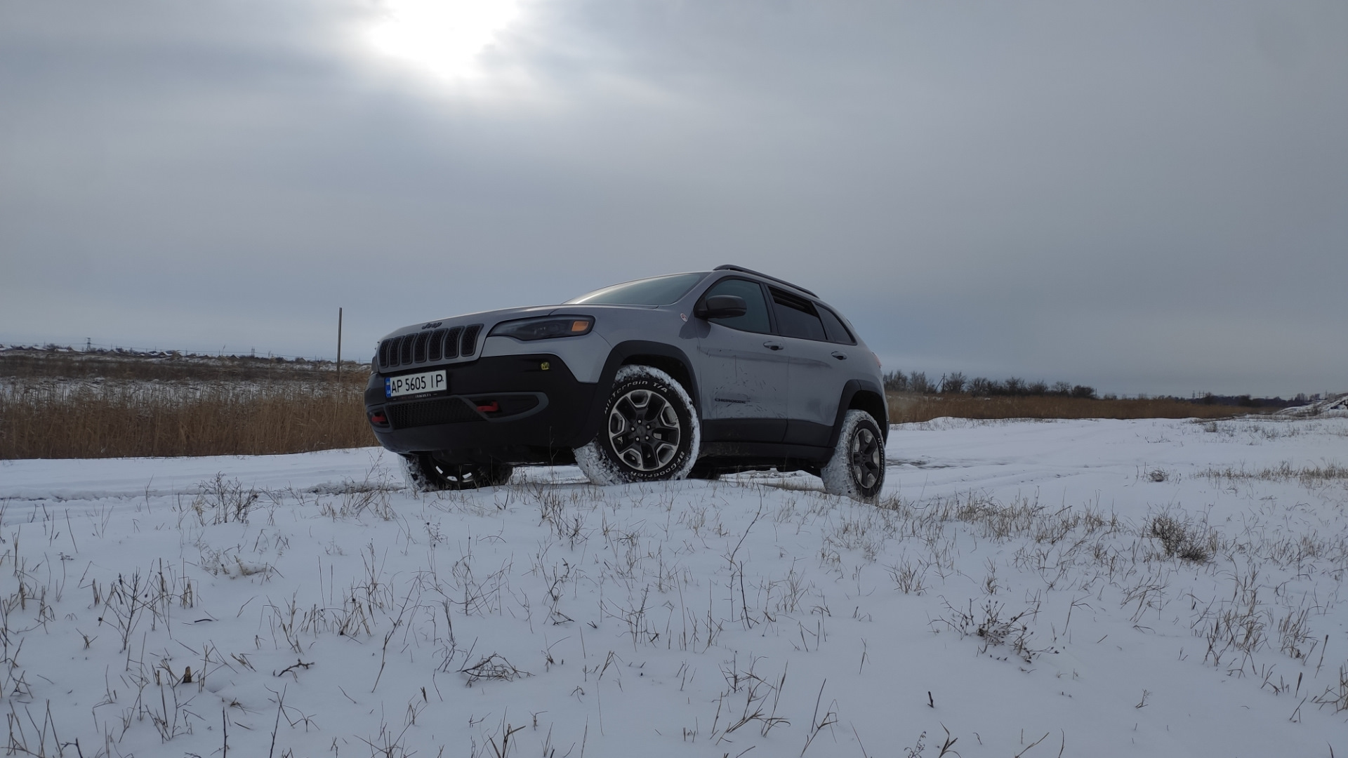 Испытание бездорожьем. Ауди на грязевой резине. Jeep в грязи. Джип Чероки 2015 года против Ауди ку 5 снег ,грязь.