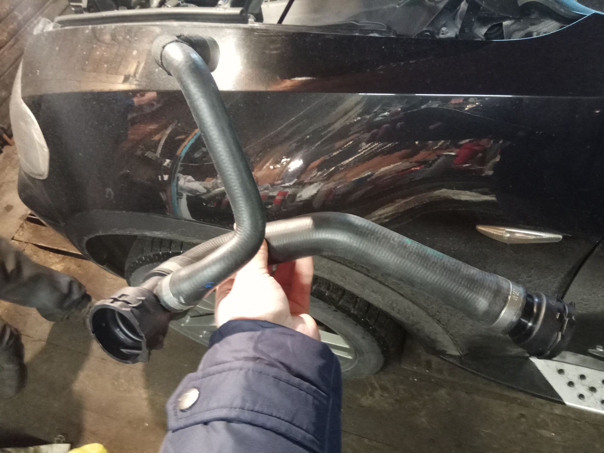 Замена патрубка системы охлаждения — BMW X5 (E70), 4,8 л, 2007 года ...