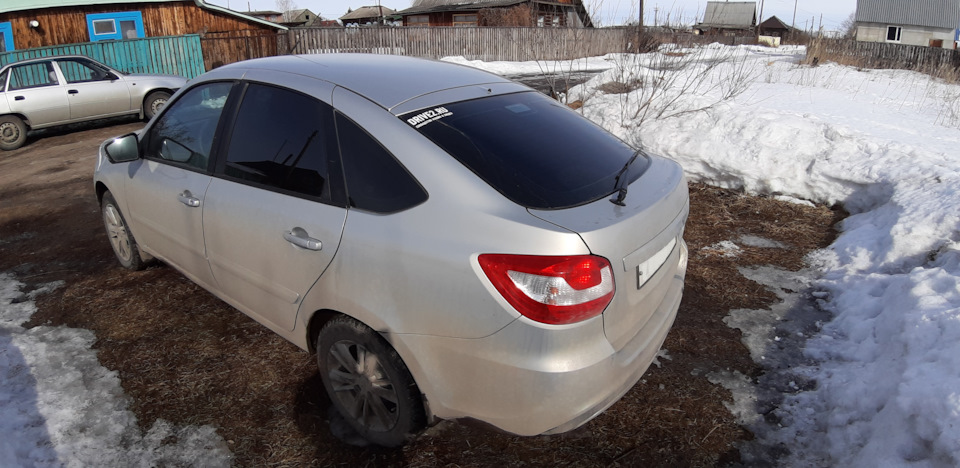 Тонировка + заглушки на стаканы передних стоек. — Lada Гранта Лифтбек ...