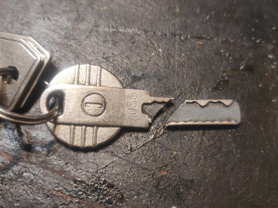 Замок бокса. Обманка каталога. Датчик температуры. — Volvo XC70 II, 2,5 ...