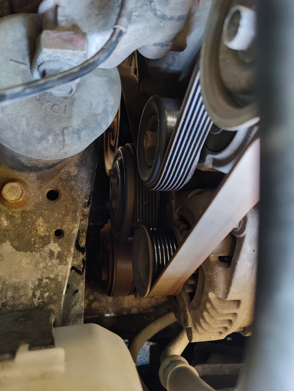 Замена ремня поликлиновой — Honda Accord (8G), 2,4 л, 2011 года ...