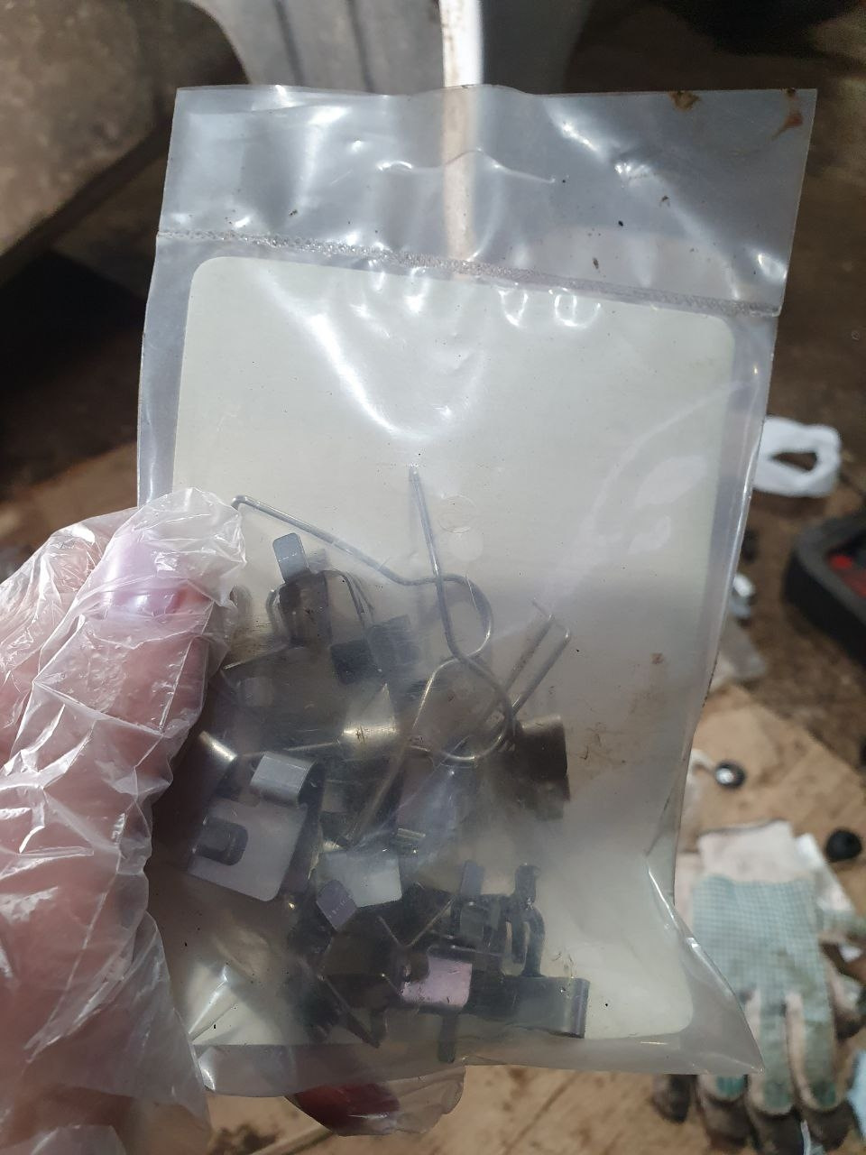 Переборка суппортов, смазка направляющих, замена передних пружин ...