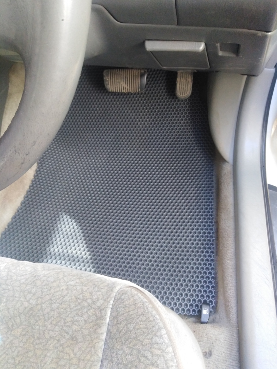 Замена ковриков на ева. — Toyota Mark II Qualis, 2,5 л., 1997 года ...