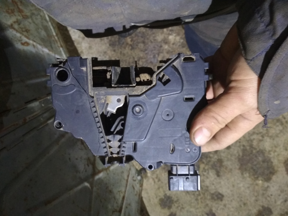 Ремонт замка задней левой двери.((( — Opel Corsa D, 1,3 л, 2008 года ...
