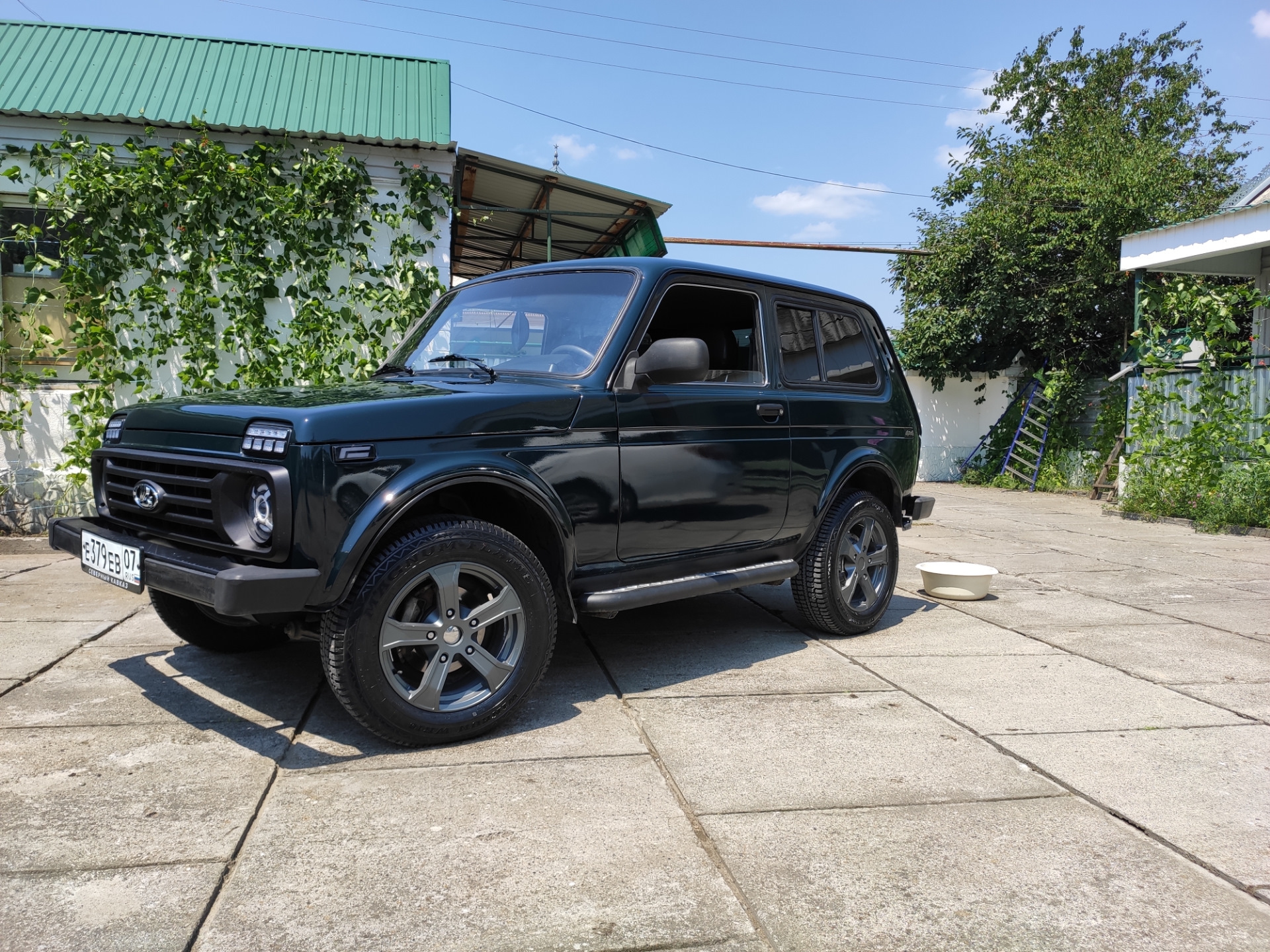 Новый облик. Цвет несси как дорогой костюм. — Lada 4x4 3D, 1,7 л, 2011 года  | тюнинг | DRIVE2