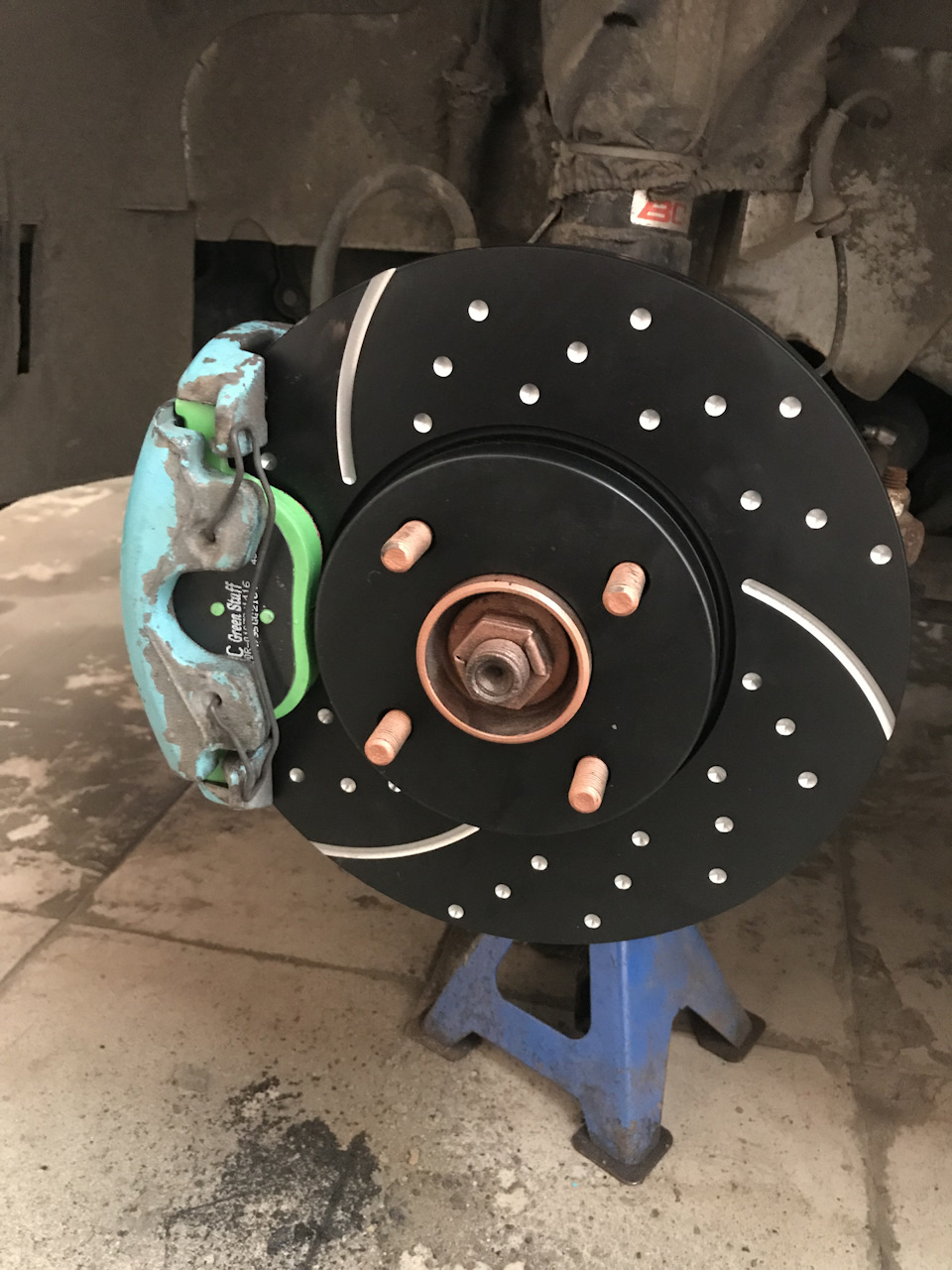 Замена дисков и колодок + переборка суппортов — DRIVE2