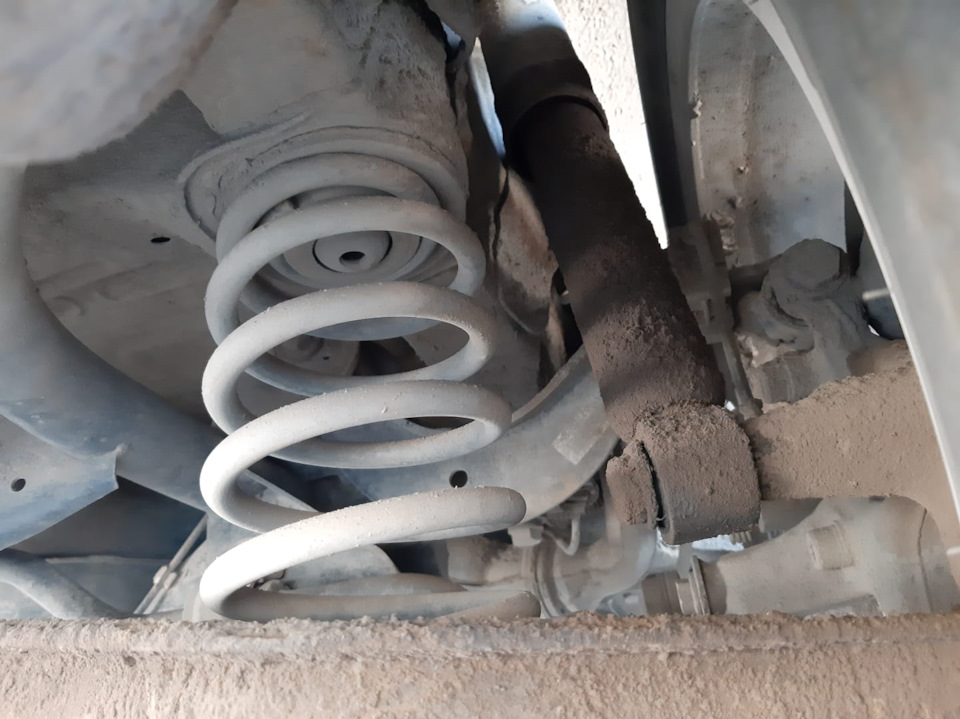Потекла задняя стойка KAYABA — Skoda Octavia A5 Mk2, 1,6 л, 2011 года ...