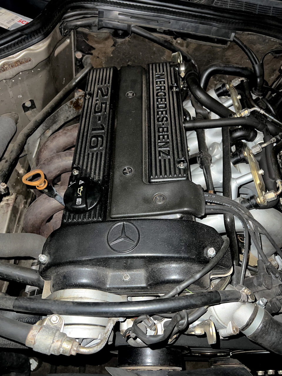 Новая крышка масло заливной горловины — Mercedes-Benz 190 (W201), 2,5 л ...