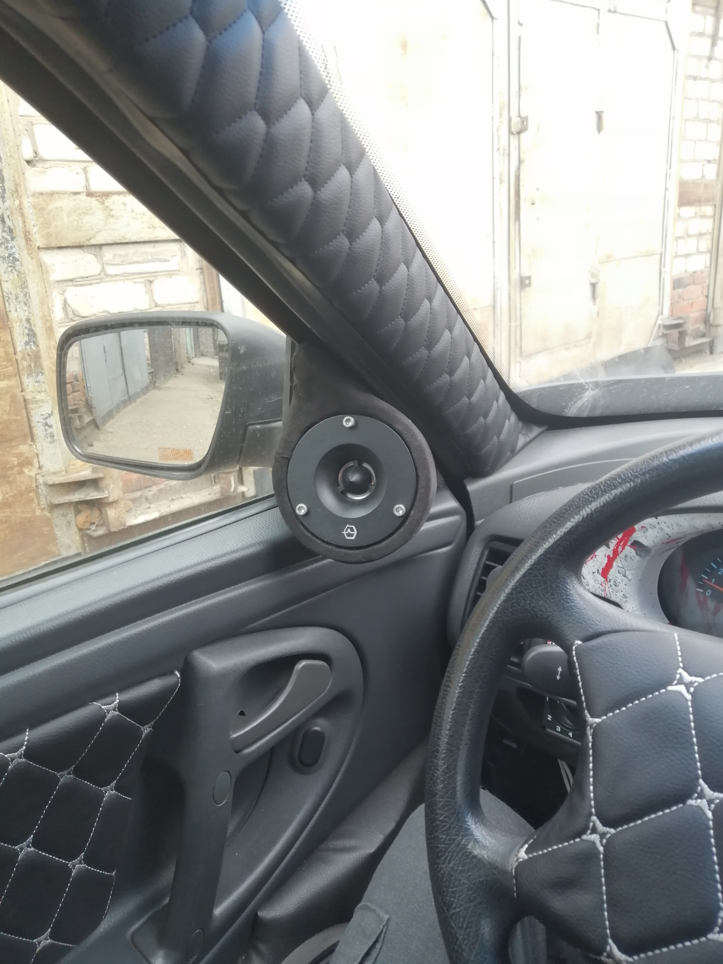 Подиум в уголок зеркал под твитер — Lada 112 Coupe, 1,6 л, 2008 года ...